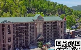 Luxurious Condo, Pool, Fireplace, Hiking