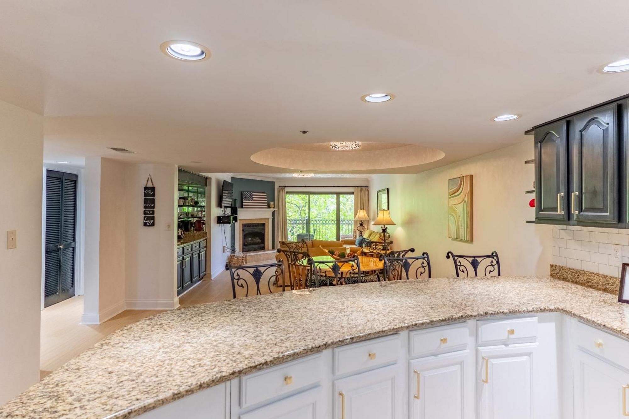 Luxurious Condo, Pool, Fireplace, Hiking Gatlinburg Exterior photo