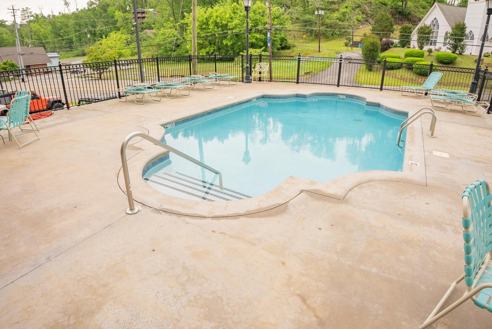 Luxurious Condo, Pool, Fireplace, Hiking Gatlinburg Exterior photo