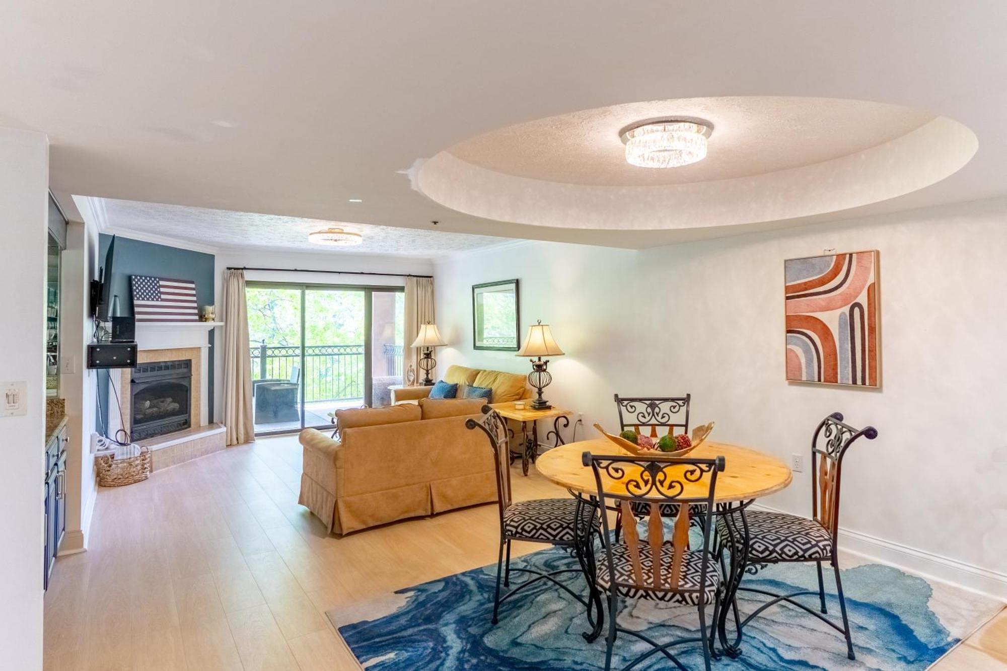 Luxurious Condo, Pool, Fireplace, Hiking Gatlinburg Exterior photo