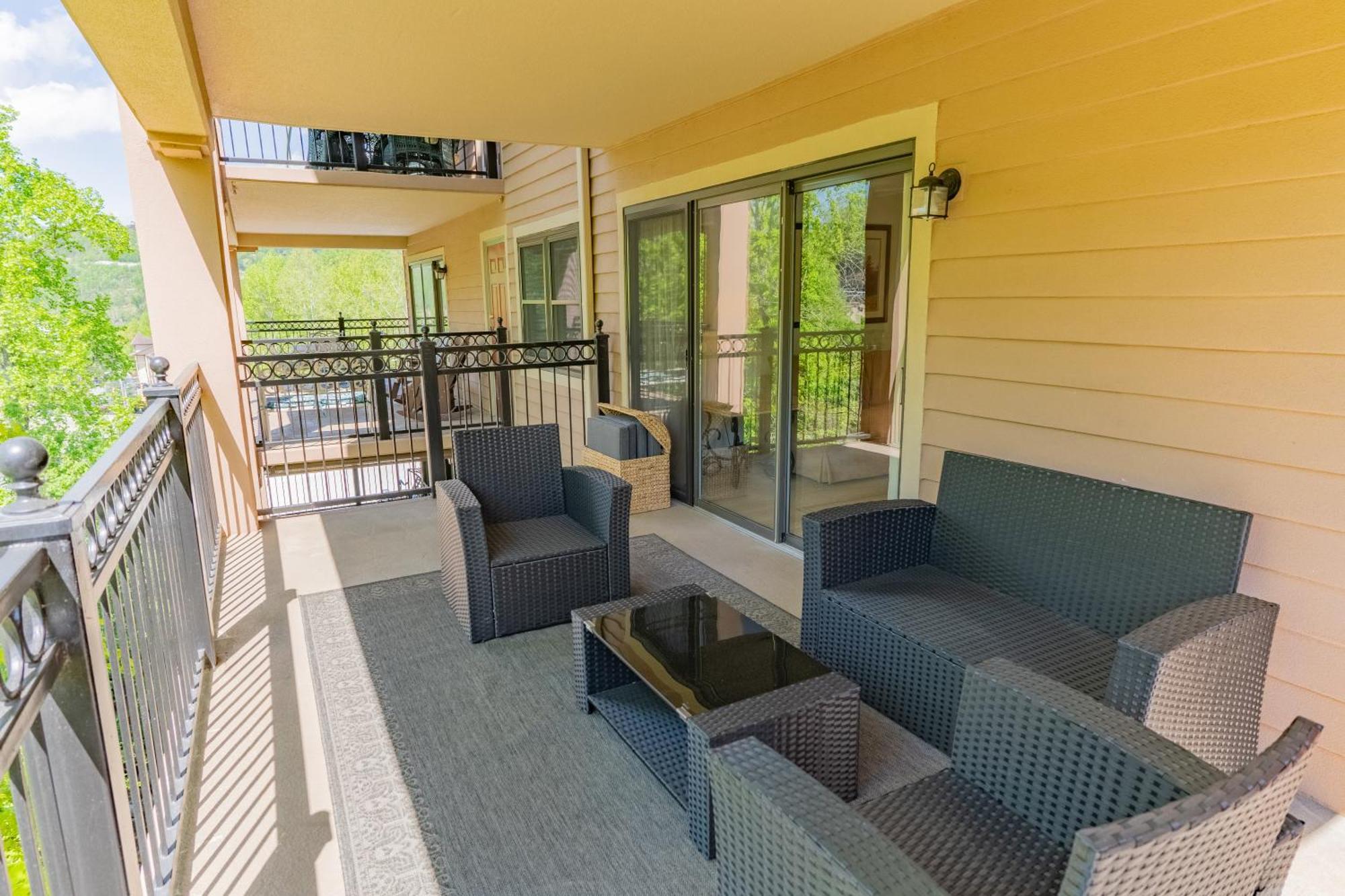 Luxurious Condo, Pool, Fireplace, Hiking Gatlinburg Exterior photo