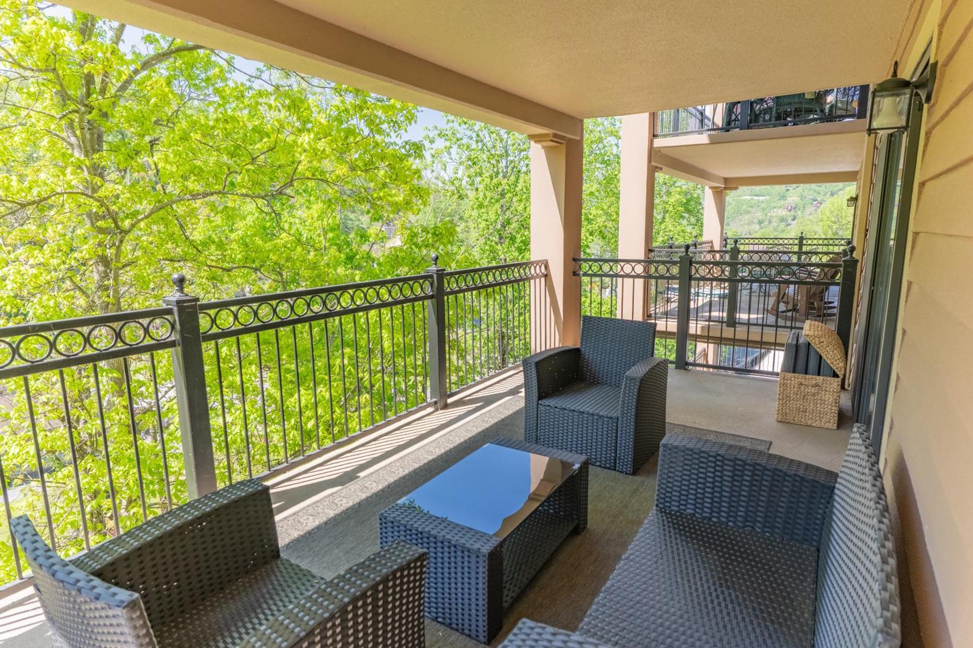 Luxurious Condo, Pool, Fireplace, Hiking Gatlinburg Exterior photo