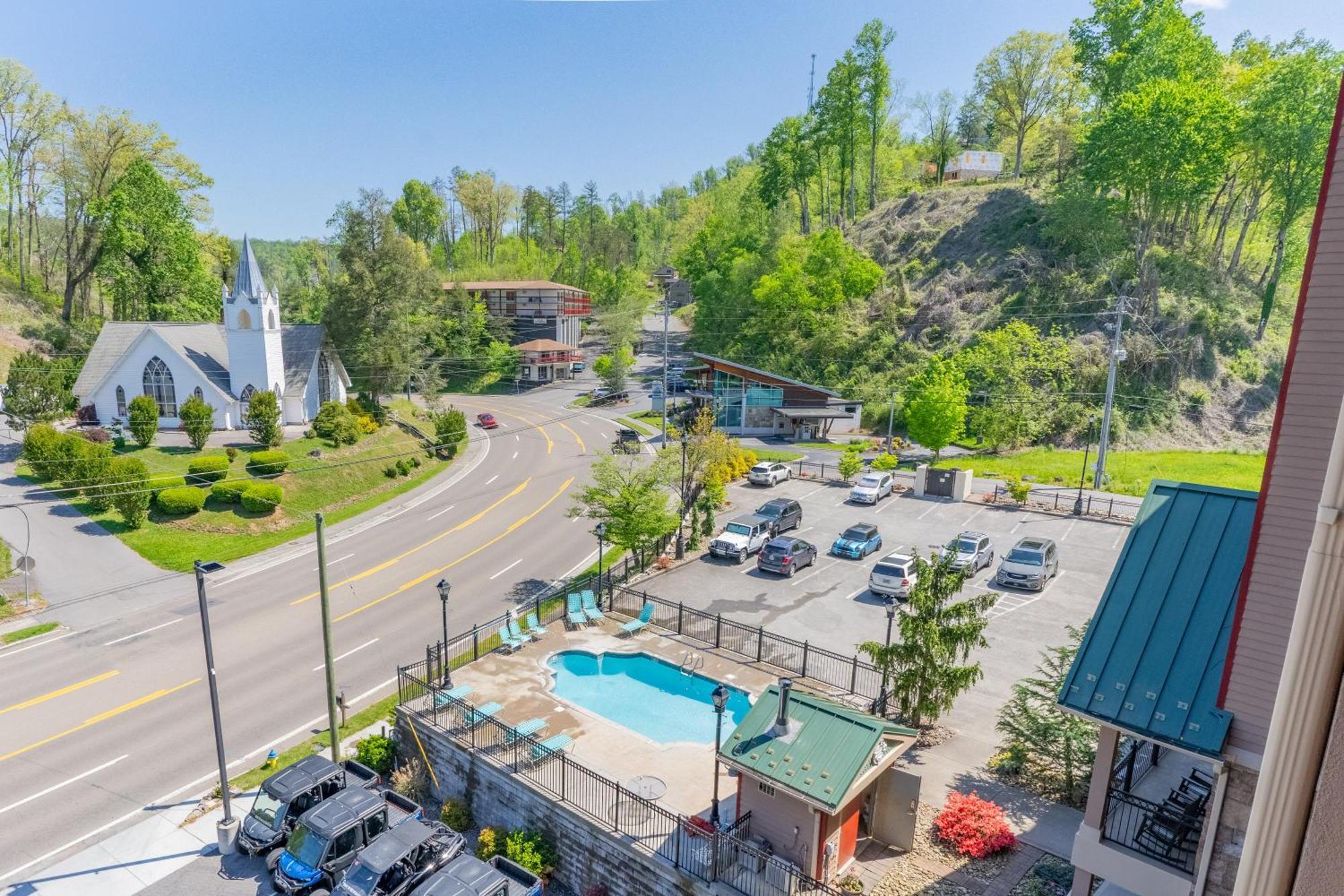 Luxurious Condo, Pool, Fireplace, Hiking Gatlinburg Exterior photo