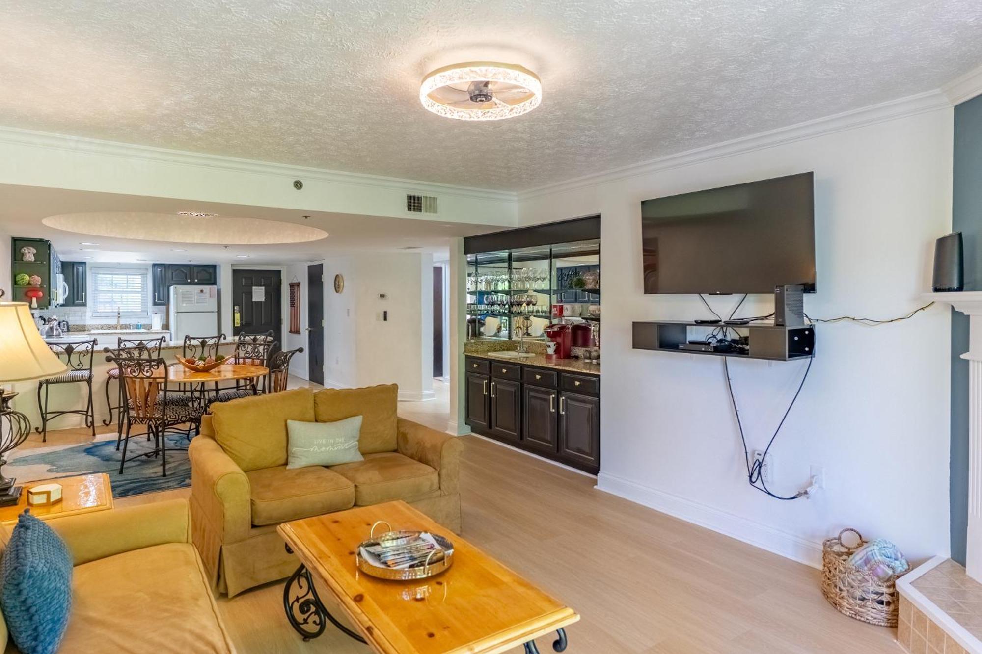 Luxurious Condo, Pool, Fireplace, Hiking Gatlinburg Exterior photo