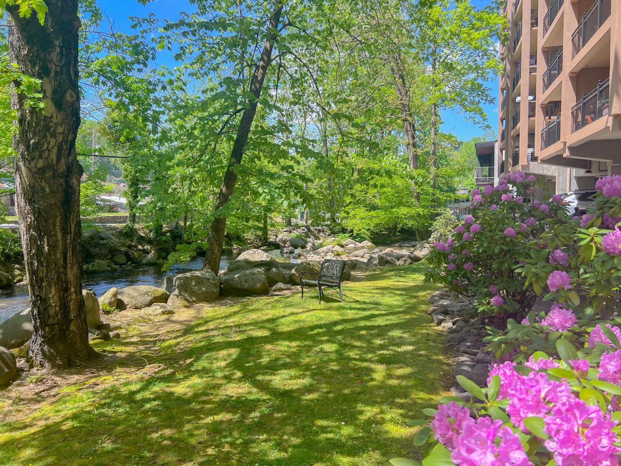 Luxurious Condo, Pool, Fireplace, Hiking Gatlinburg Exterior photo